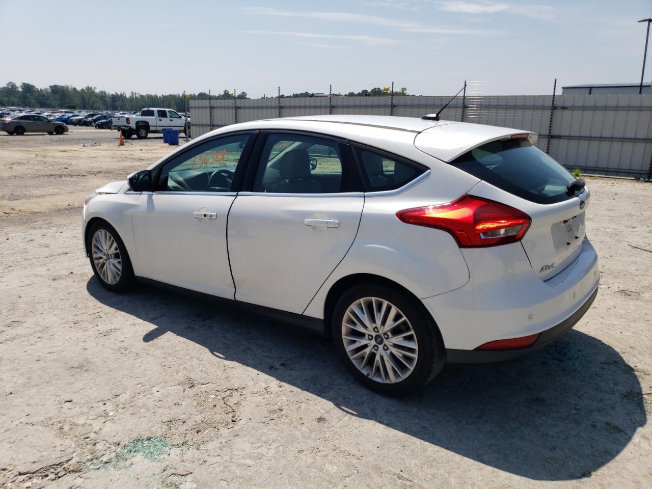 Obraz 2 z Ford Focus Titanium 2016 z VIN 1FADP3N23GL222975
