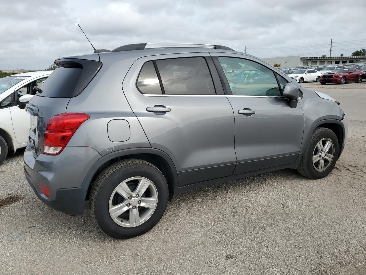 Obraz 3 z 2020 CHEVROLET TRAX 1LT 2020 z VIN 3GNCJLSBXLL188552