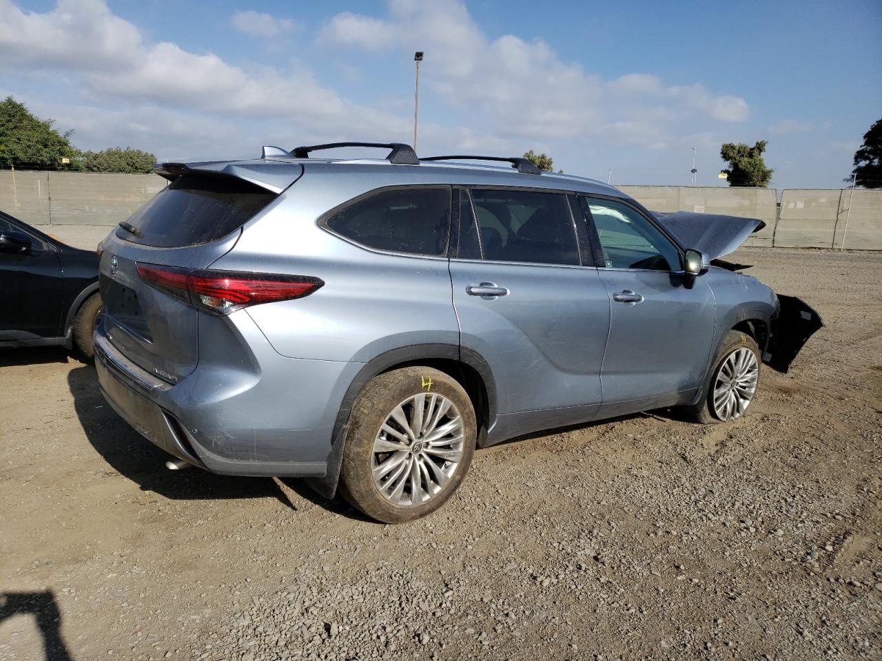 Image 3 of 2022 TOYOTA HIGHLANDER PLATINUM 2022 with VIN 5TDFZRAH5NS115805
