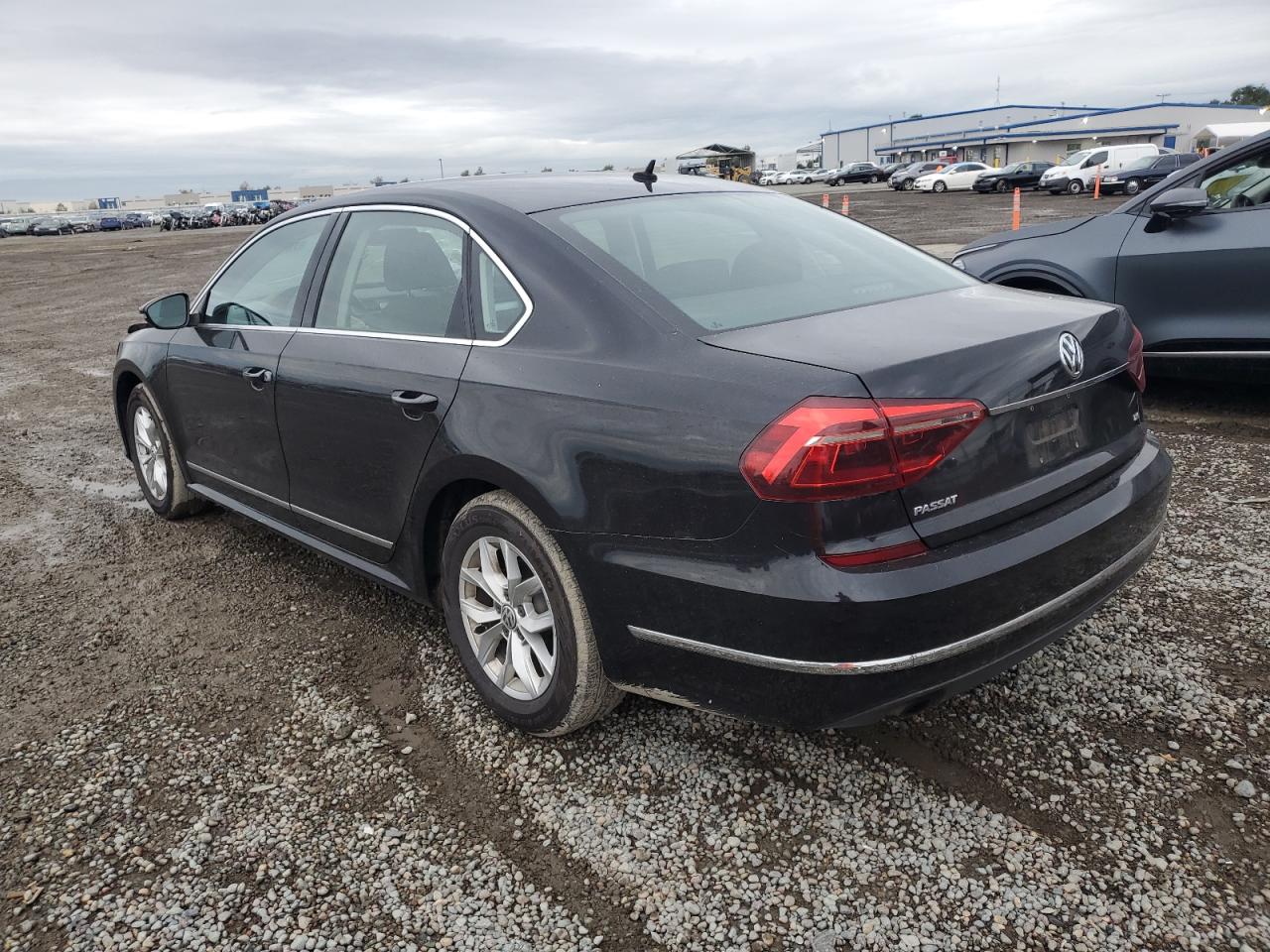 Изображение 2 2017 VOLKSWAGEN PASSAT S 2017 с VIN 1VWAT7A35HC083011