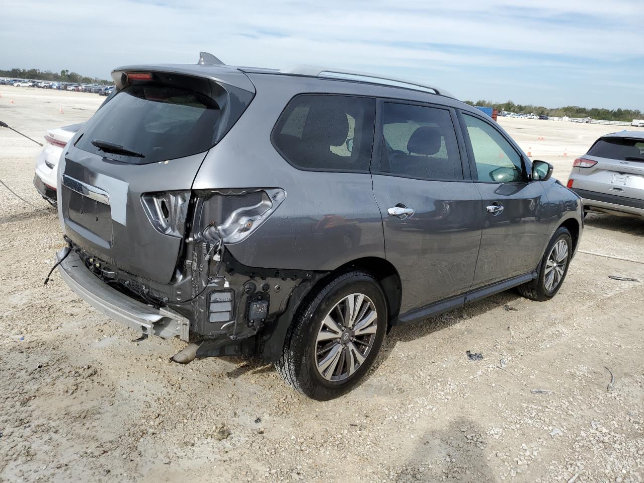 Image 3 of 2020 NISSAN PATHFINDER SV 2020 with VIN 5N1DR2BN6LC642328