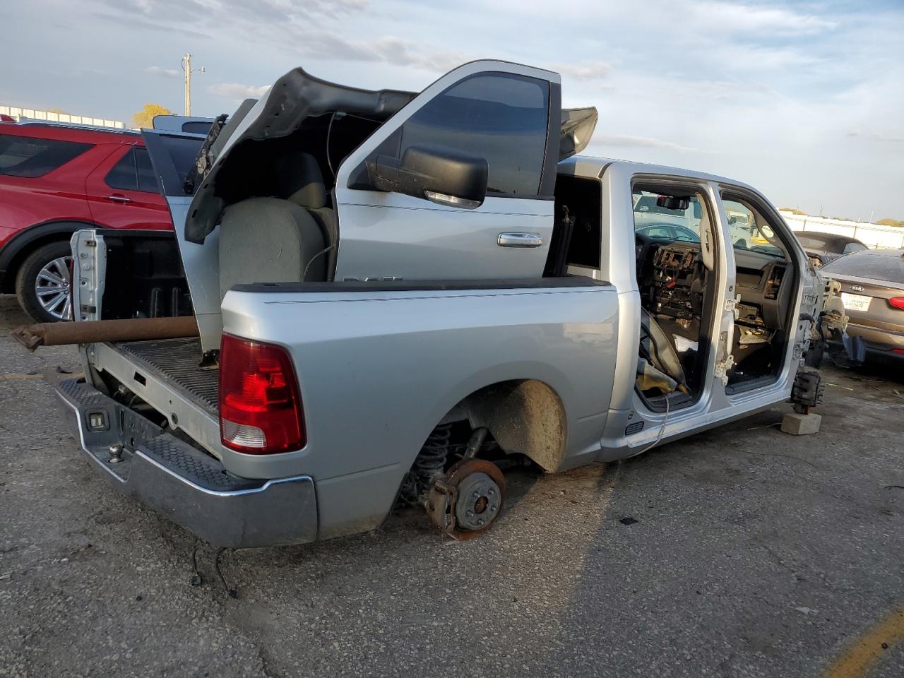 Image 3 of 2019 RAM 1500 CLASSIC SLT 2019 with VIN 1C6RR7LT4KS550151