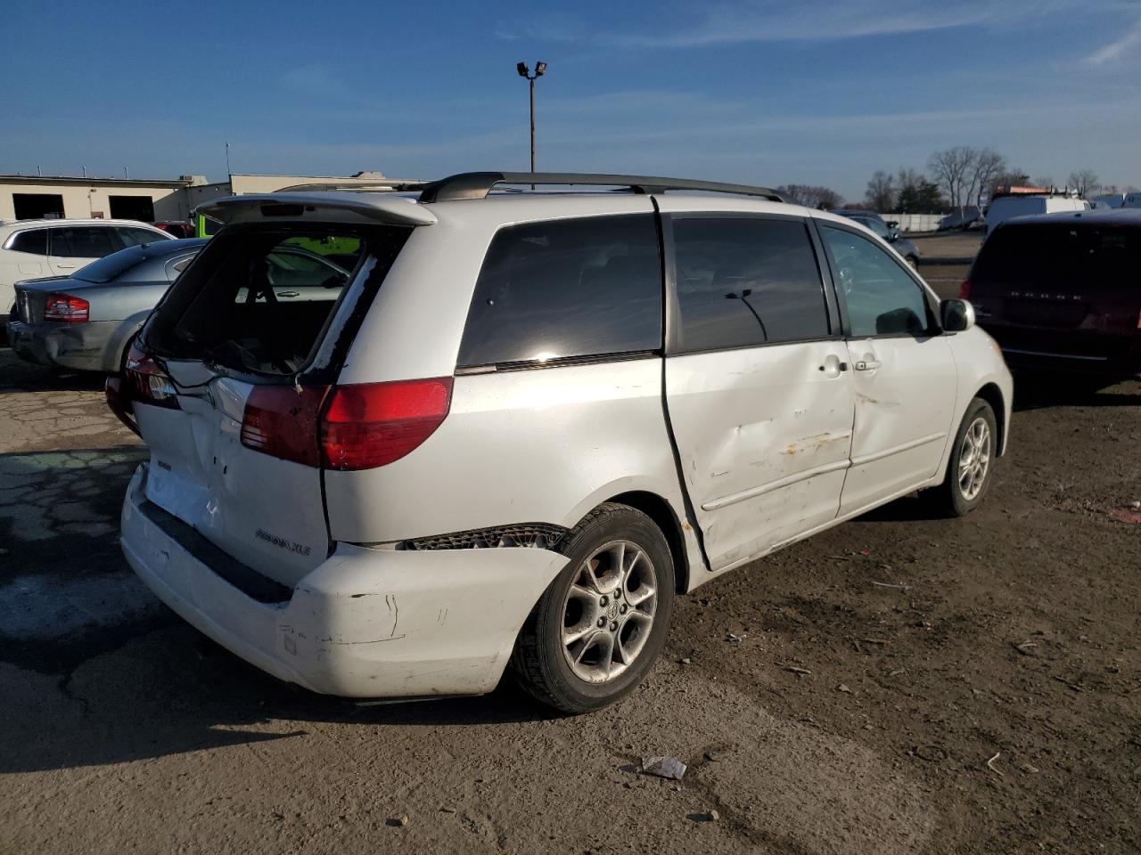 Image 3 of 2005 TOYOTA SIENNA XLE 2005 with VIN 5TDZA22C05S293507