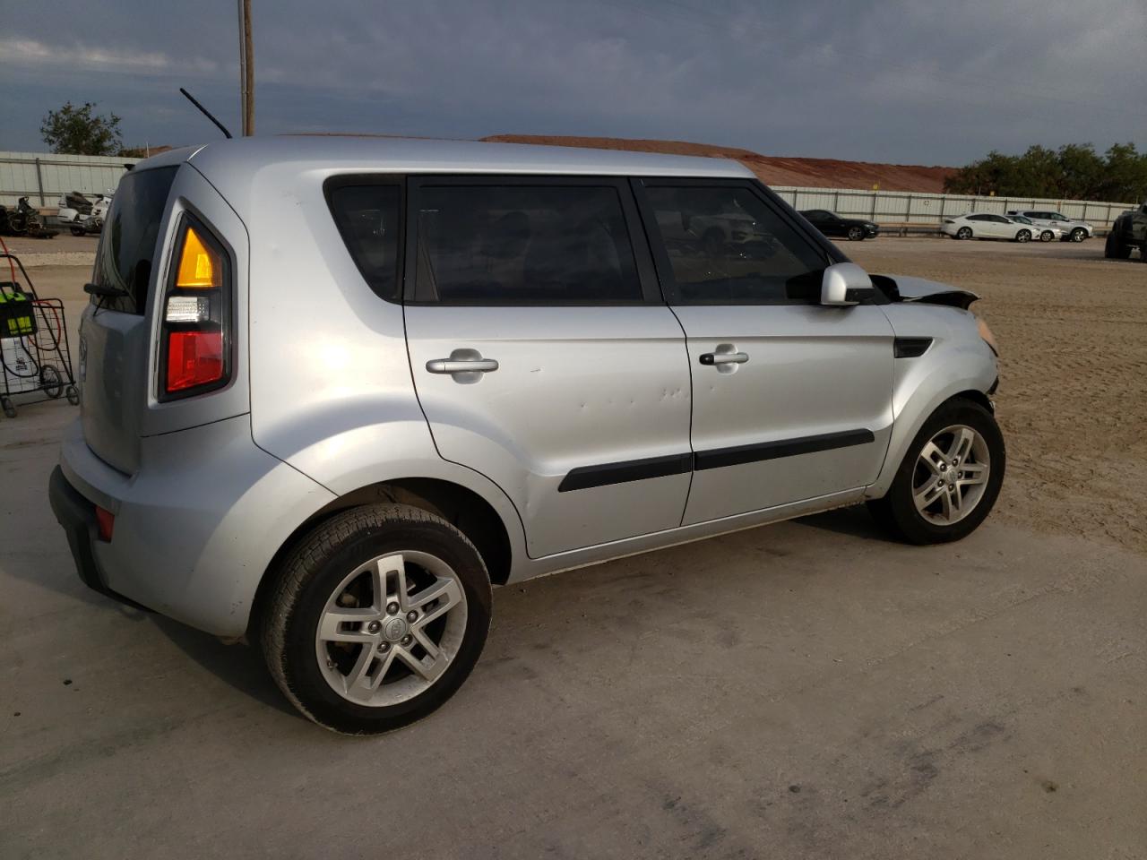 Obraz 3 z 2011 KIA SOUL + 2011 z VIN KNDJT2A23B7266985