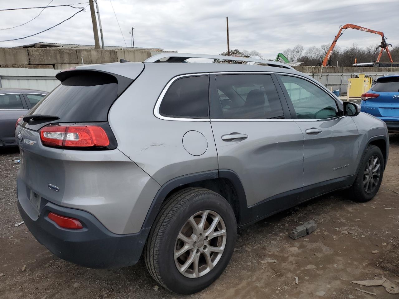 Image 3 of 2016 JEEP CHEROKEE LATITUDE 2016 with VIN 1C4PJMCS0GW205101