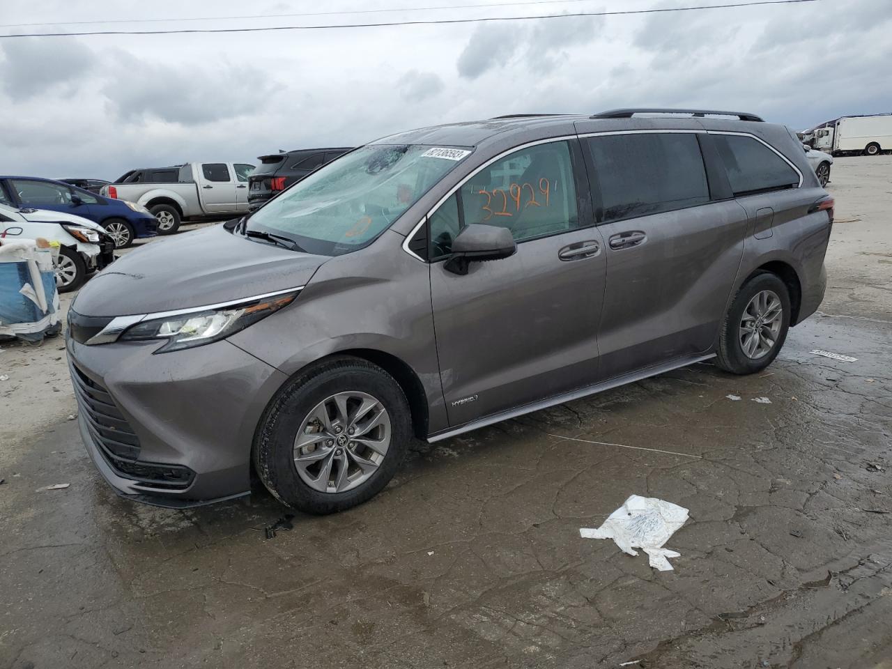 Изображение 2021 TOYOTA SIENNA LE 2021