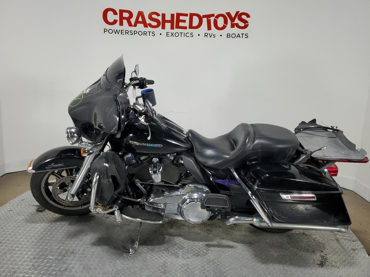 Image 3 of 2018 HARLEY-DAVIDSON FLHTK ULTRA LIMITED 2018 with VIN 1HD1KED10JB618177