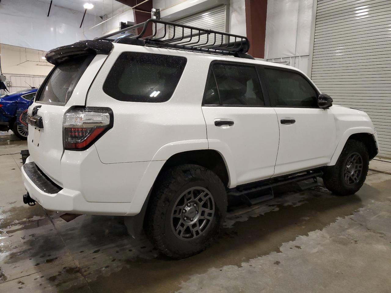 Image 3 of Toyota 4Runner Venture 2021 with VIN JTEHU5JR3M5843566