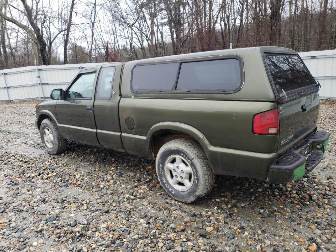 Image 2 of 2001 GMC SONOMA  2001 with VIN 1GTDT19W318103065
