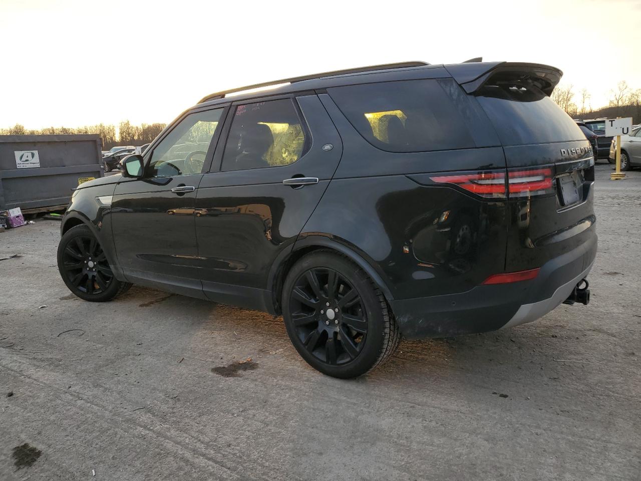 Image 2 of 2017 LAND ROVER DISCOVERY HSE LUXURY 2017 with VIN SALRHBBV4HA000229