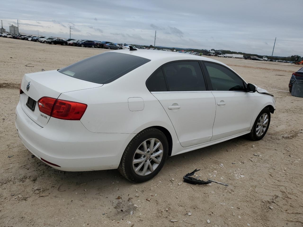 Image 3 of 2013 VOLKSWAGEN JETTA SE 2013 with VIN 3VWBX7AJ5DM433401