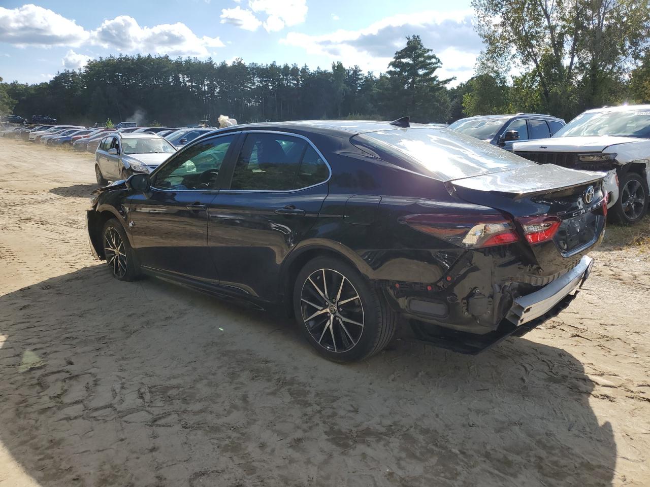 Obraz 2 z 2021 TOYOTA CAMRY SE 2021 z VIN 4T1G11AK2MU470302