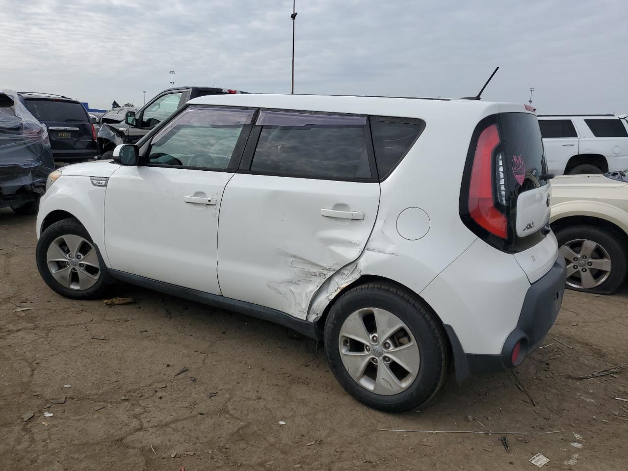 Изображение 2 2015 KIA SOUL  2015 с VIN KNDJN2A27F7127300