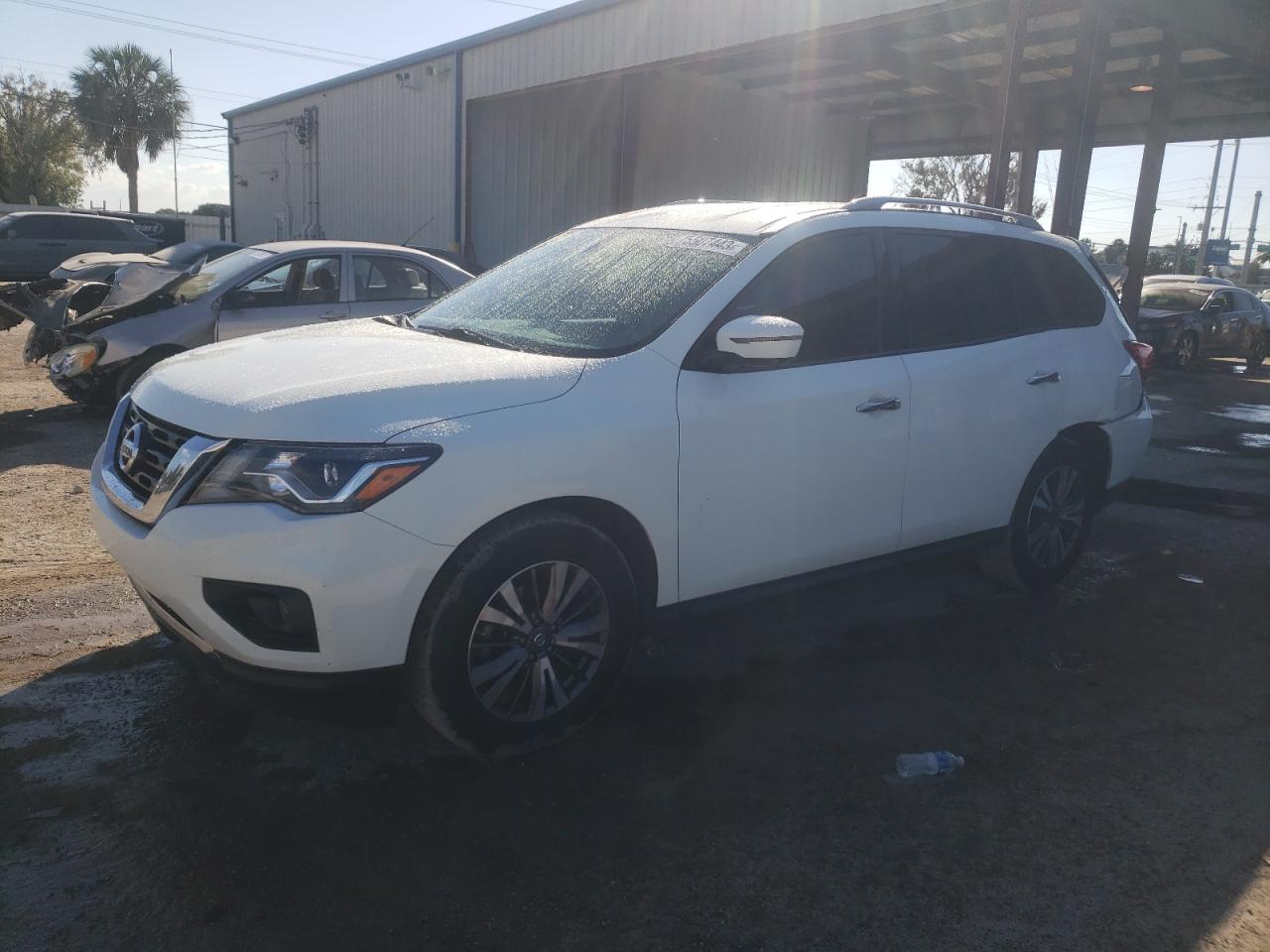 Изображение 1 2018 NISSAN PATHFINDER S 2018 с VIN 5N1DR2MN2JC609000