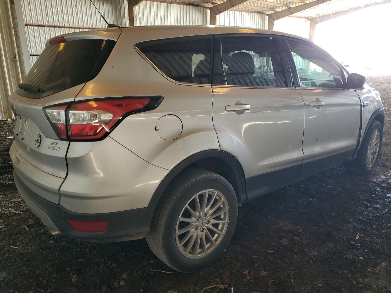 Image 3 of 2017 FORD ESCAPE SE 2017 with VIN 1FMCU0GD9HUC24636