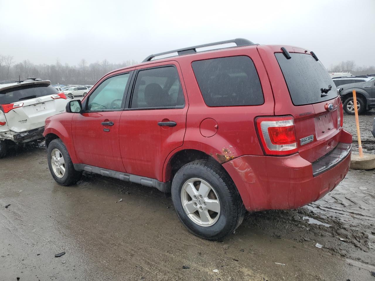 Изображение 2 2011 FORD ESCAPE XLT 2011 с VIN 1FMCU9D70BKB92049