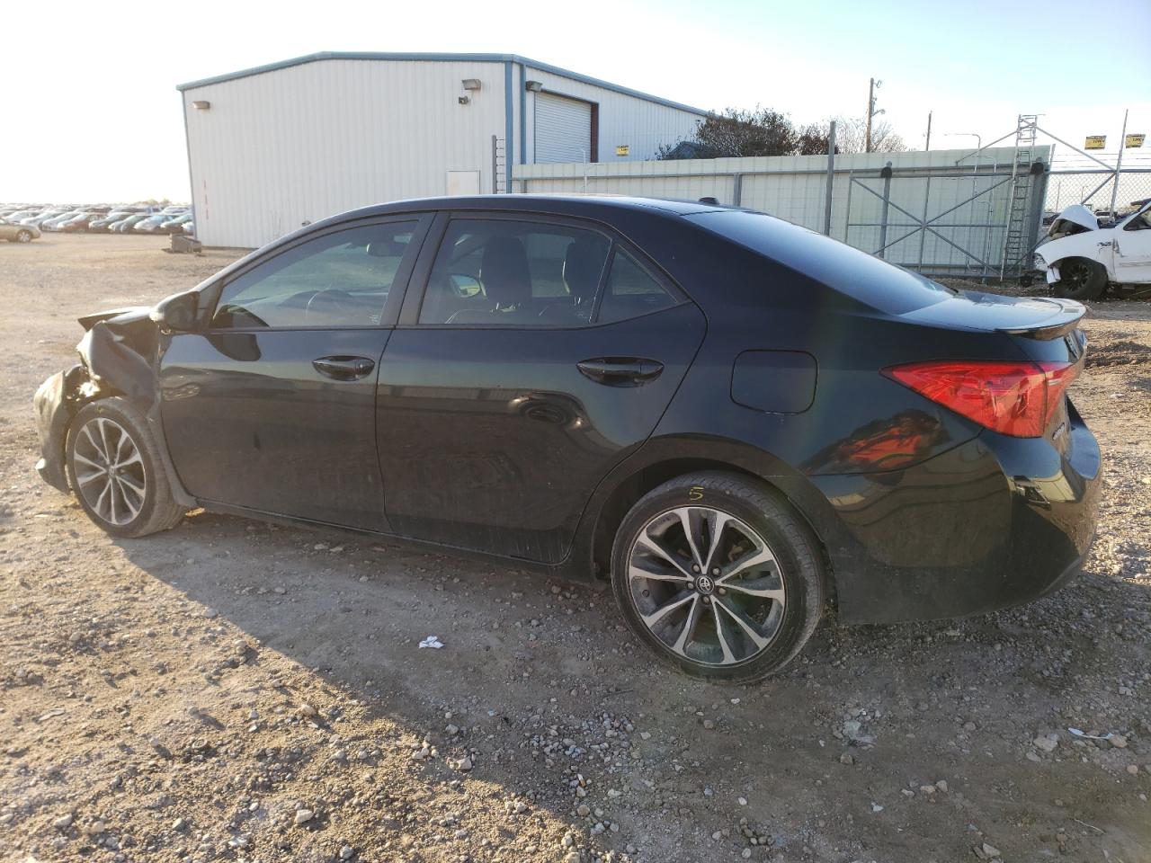 Изображение 2 2017 TOYOTA COROLLA L 2017 с VIN 5YFBURHE9HP712476