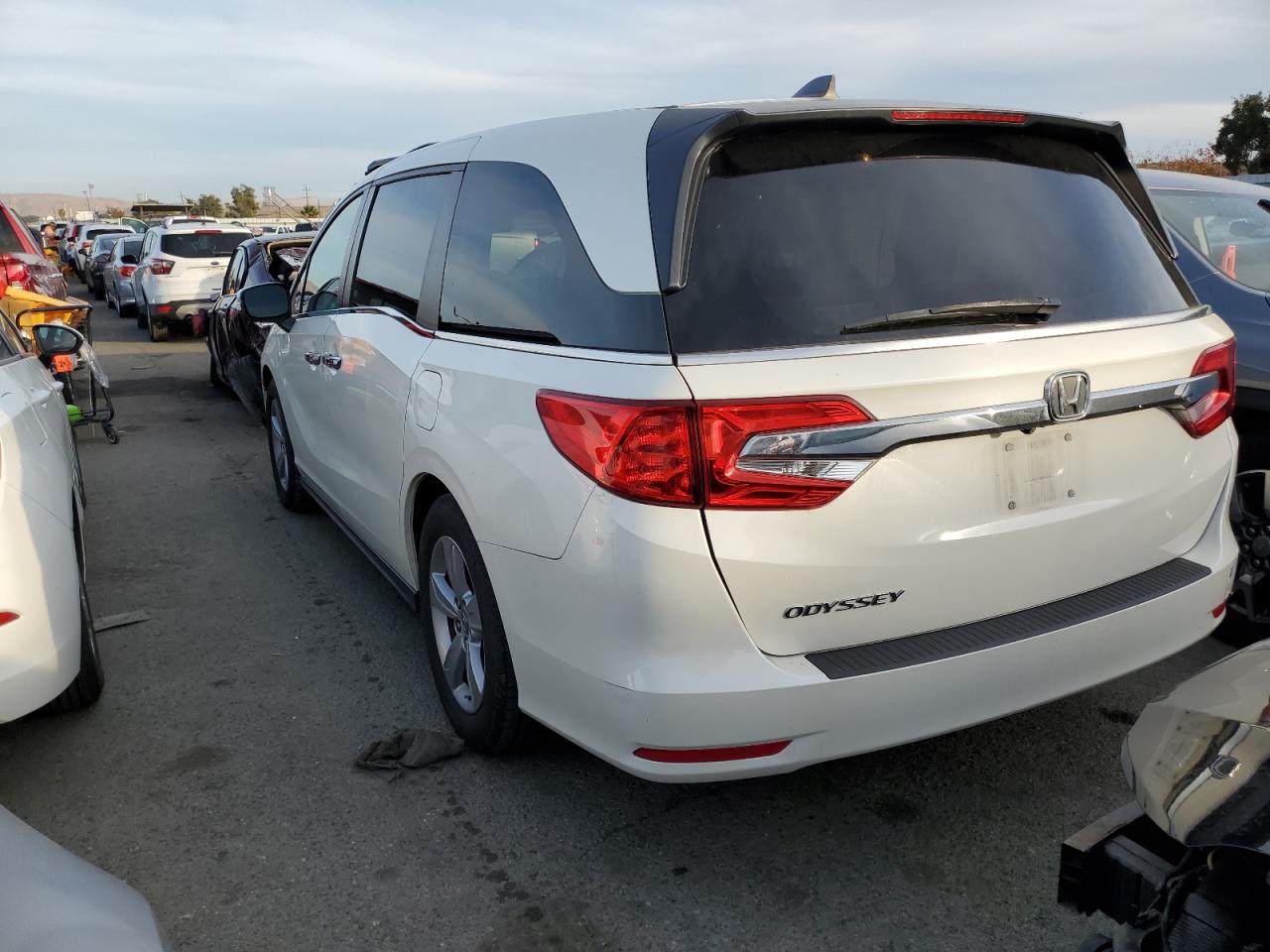 Image 2 of 2019 HONDA ODYSSEY EXL 2019 with VIN 5FNRL6H73KB089618