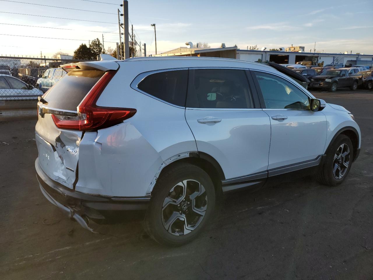 Изображение 3 2019 HONDA CR-V TOURING 2019 с VIN JHLRW2H90KX014711