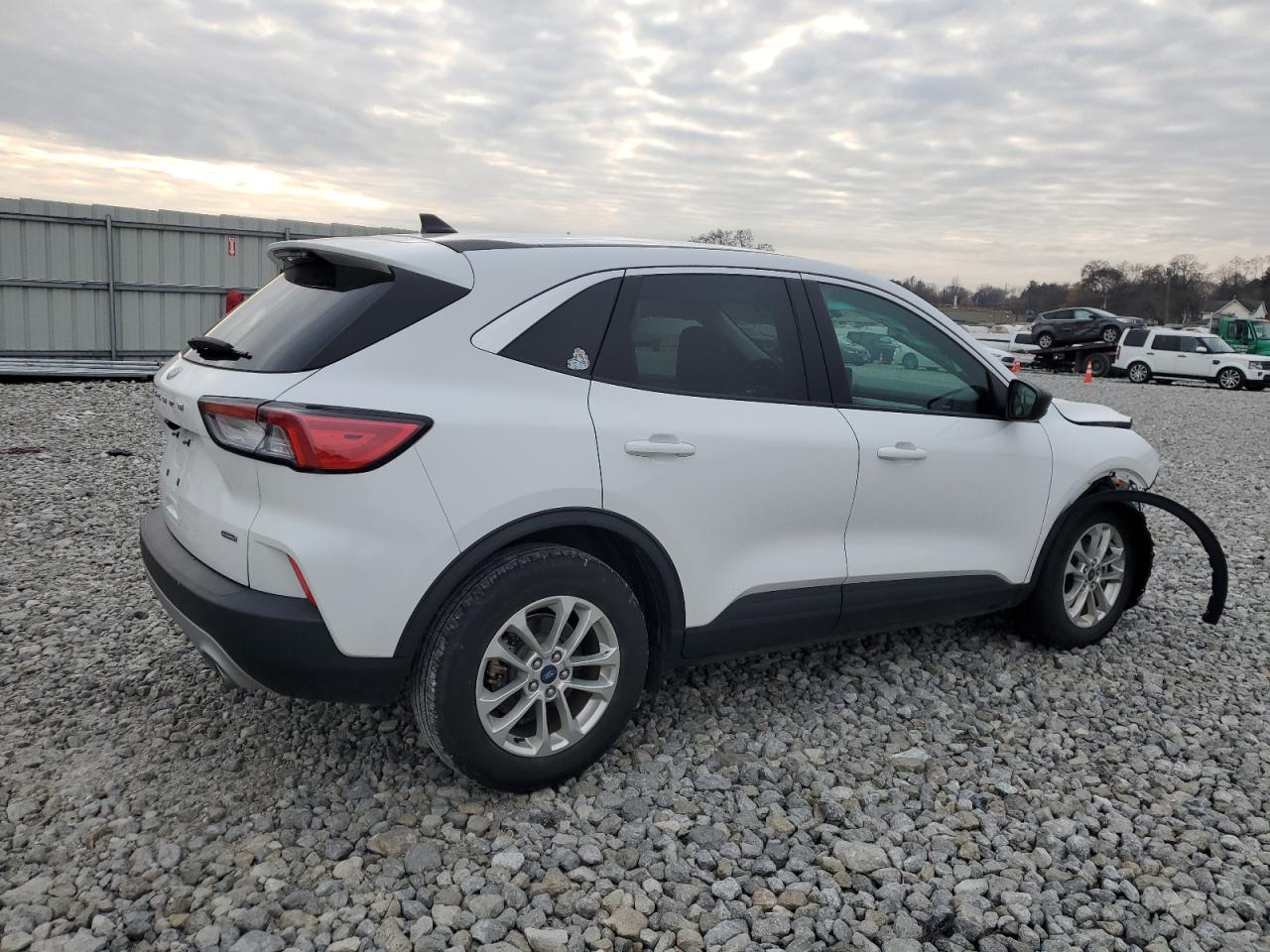 Image 3 of 2022 FORD ESCAPE SE 2022 with VIN 1FMCU0BZ0NUB27100