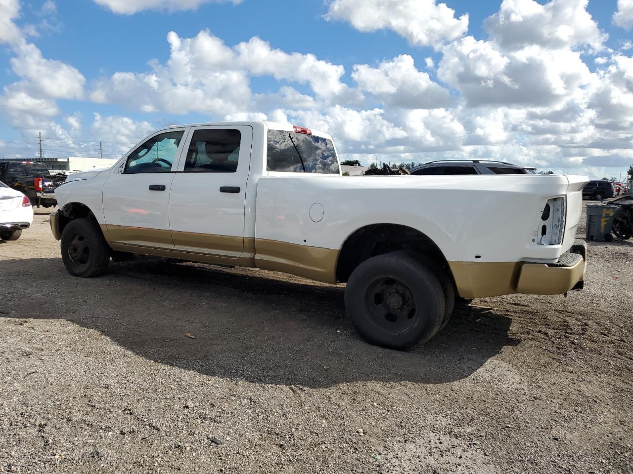 Image 2 of 2013 RAM 3500 ST 2013 with VIN 3C63RPGLXDG561455