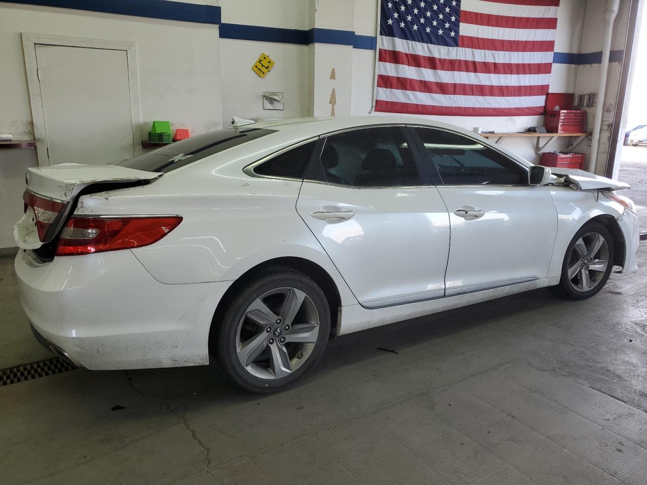 Image 3 of 2017 HYUNDAI AZERA  2017 with VIN KMHFG4JGXHA581856