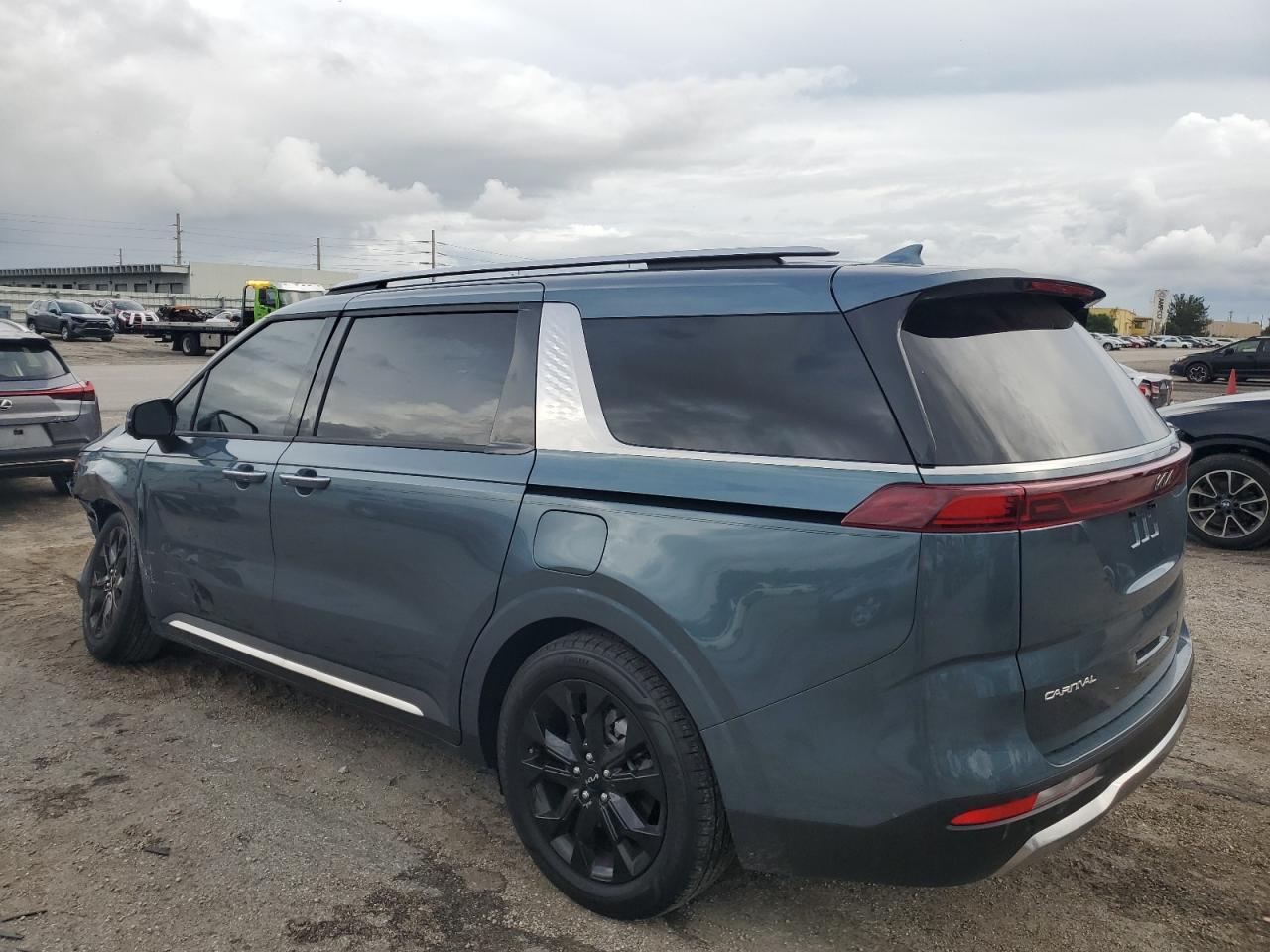 Image 2 of 2024 KIA CARNIVAL SX 2024 with VIN KNDNE5H32R6352252