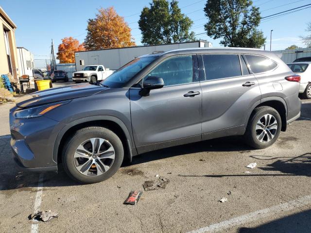 Image 1 of 2021 TOYOTA HIGHLANDER XLE 2021 with VIN 5TDGZRBH5MS119936