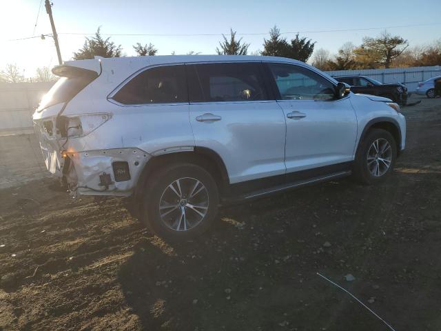 Image 3 of 2019 TOYOTA HIGHLANDER LE 2019 with VIN 5TDBZRFHXKS976528