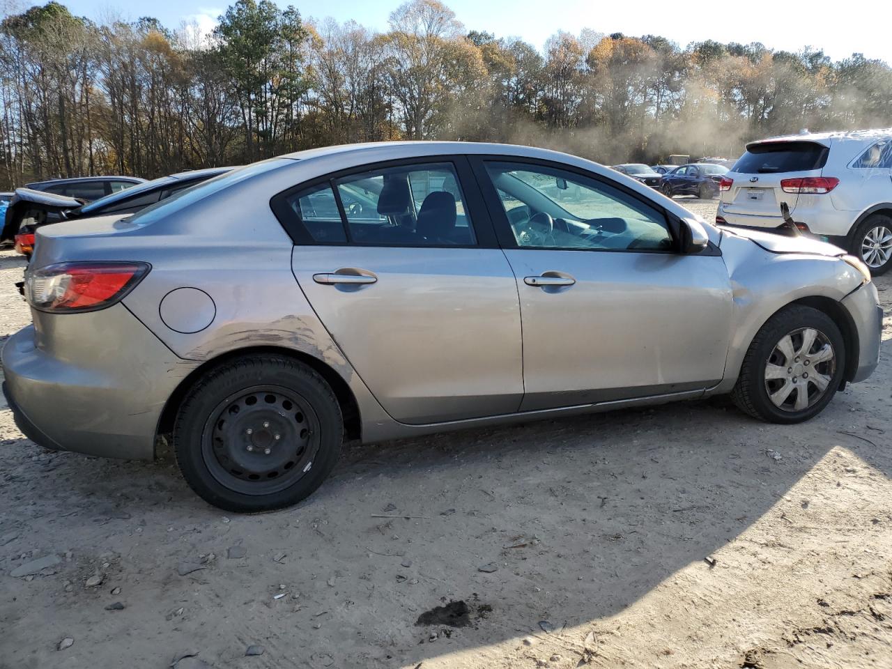 Image 3 of 2011 MAZDA 3 I 2011 with VIN JM1BL1UF2B1377480