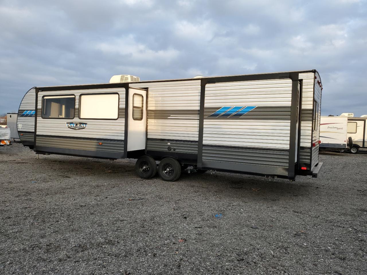 Image 3 of 2021 WILDWOOD SALEM 2021 with VIN 4X4TSMM26M8068167