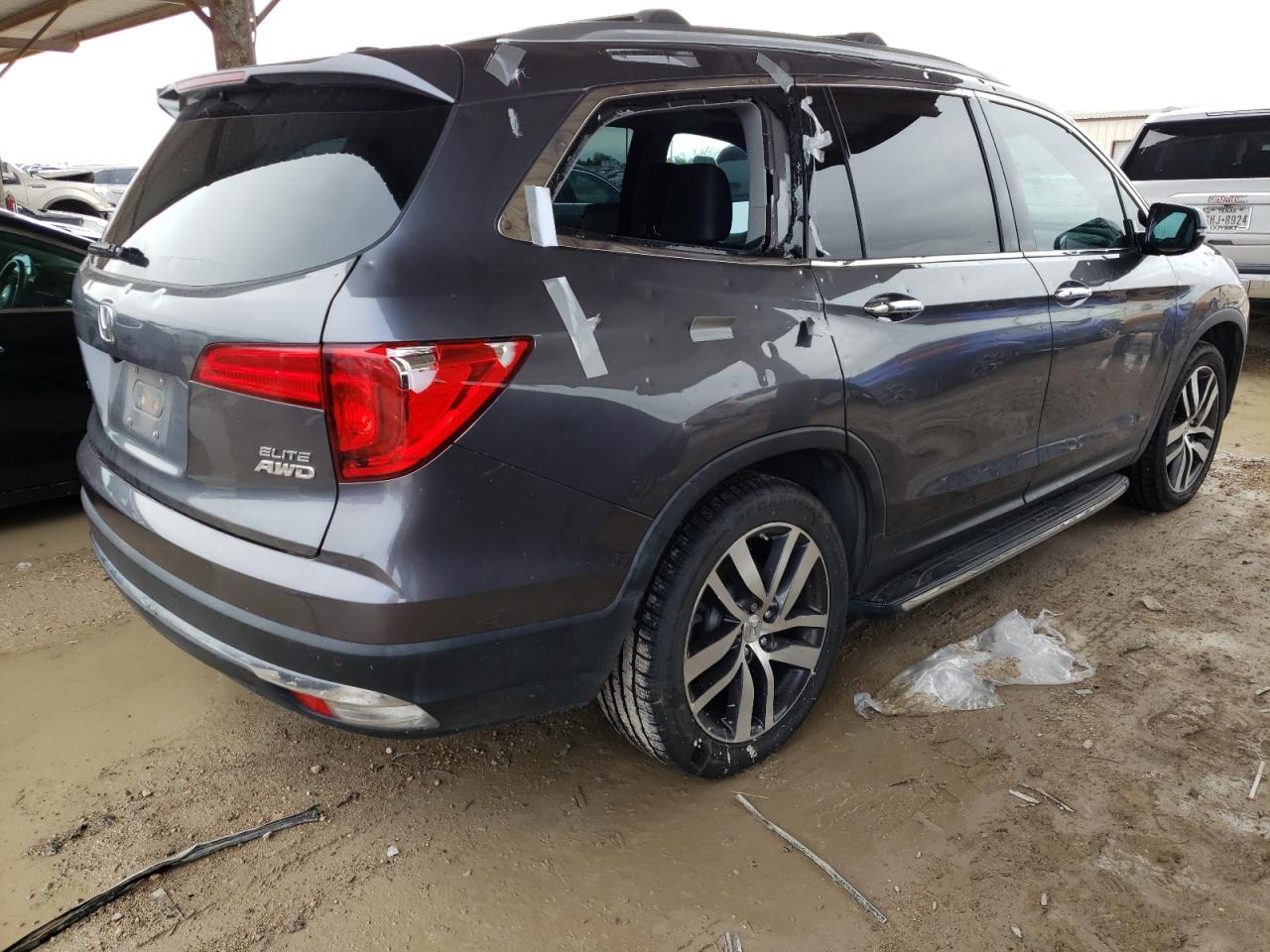 Image 3 of 2016 HONDA PILOT ELITE 2016 with VIN 5FNYF6H05GB053118