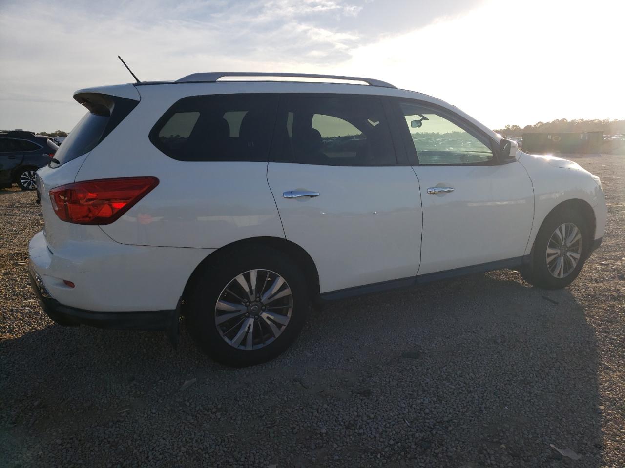 Image 3 of 2018 NISSAN PATHFINDER S 2018 with VIN 5N1DR2MNXJC624456