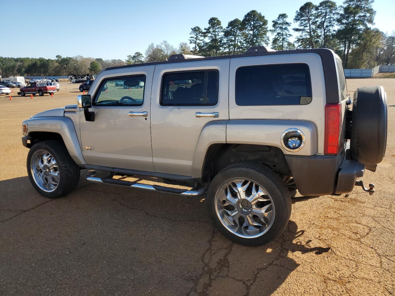 Image 2 of 2006 HUMMER H3  2006 with VIN 5GTDN136468148082