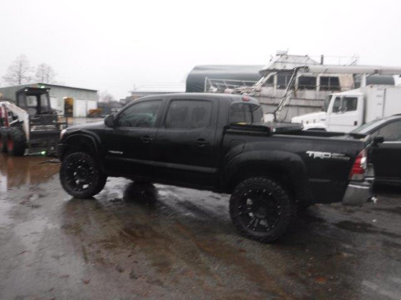 Obraz 2 z 2013 TOYOTA TACOMA DOUBLE CAB 2013 z VIN 3TMLU4EN4DM114230