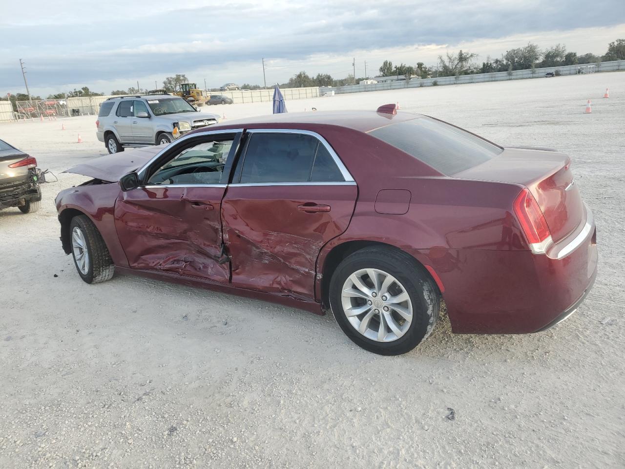 Изображение 2 2016 CHRYSLER 300 LIMITED 2016 с VIN 2C3CCAAG6GH141803