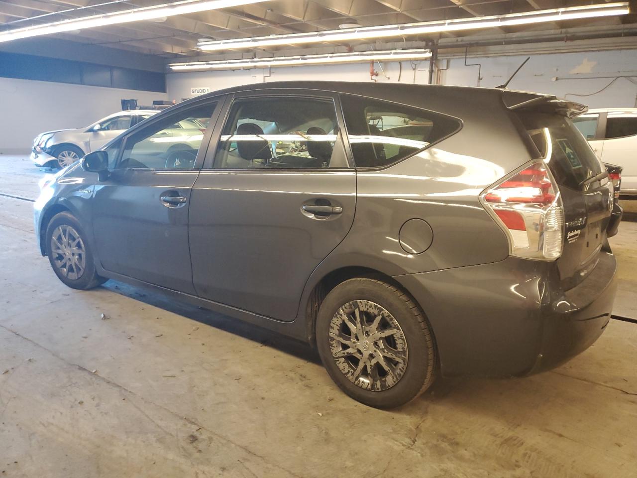 Image 2 of 2015 TOYOTA PRIUS V  2015 with VIN JTDZN3EU5FJ035769
