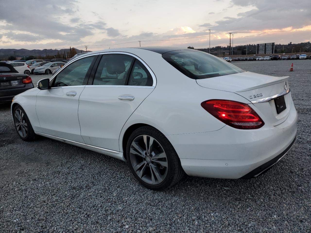 Изображение 2 2015 MERCEDES-BENZ C 300 2015 с VIN 55SWF4JB5FU085796