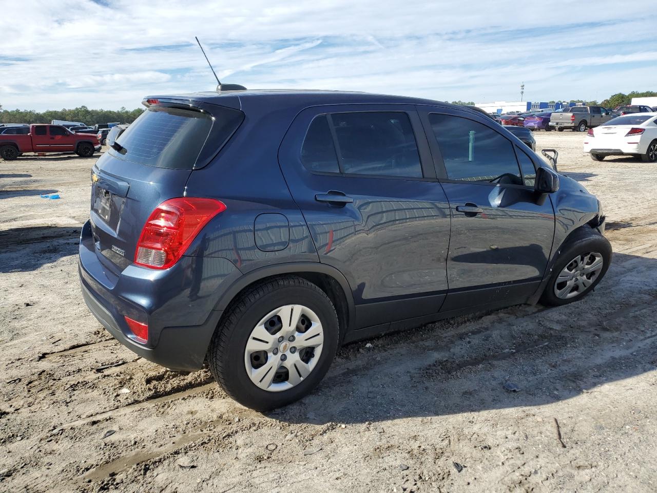 Obraz 3 z 2018 CHEVROLET TRAX LS 2018 z VIN 3GNCJKSB1JL333176