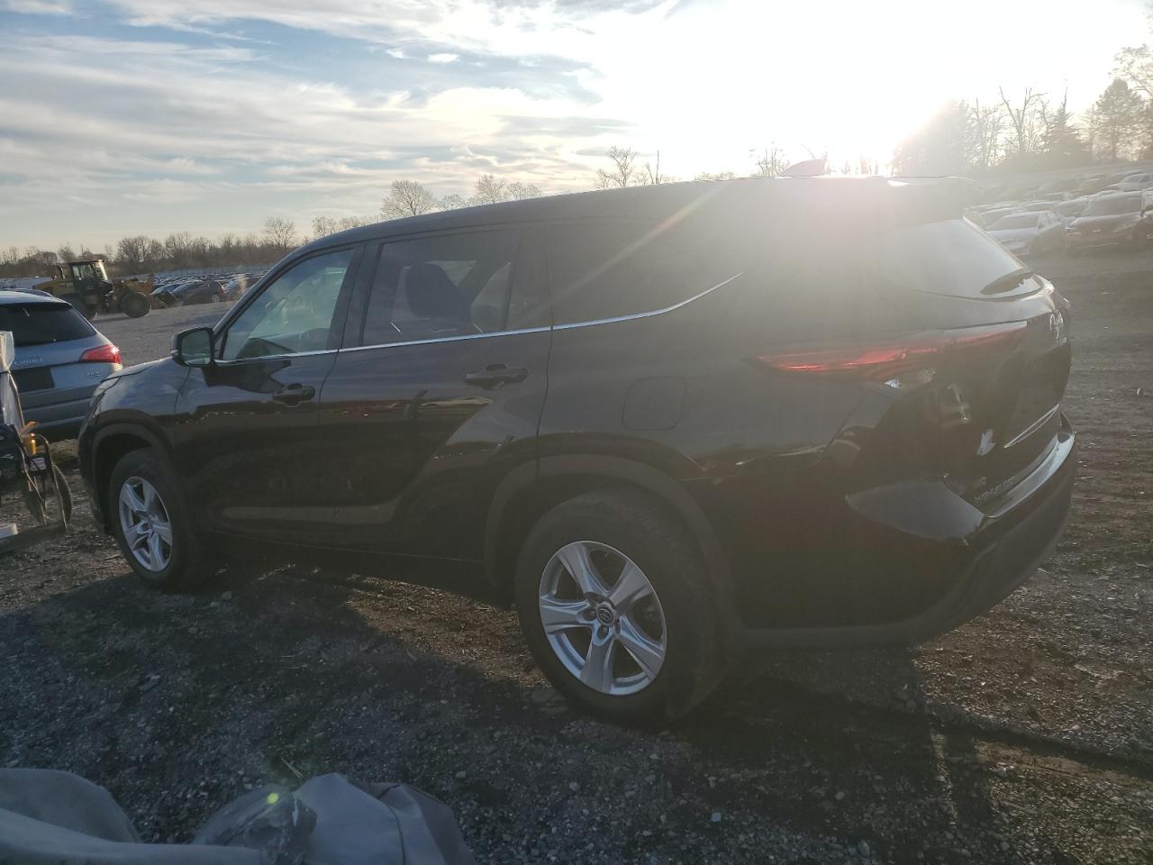 Image 2 of 2020 TOYOTA HIGHLANDER L 2020 with VIN 5TDCZRBH2LS020343