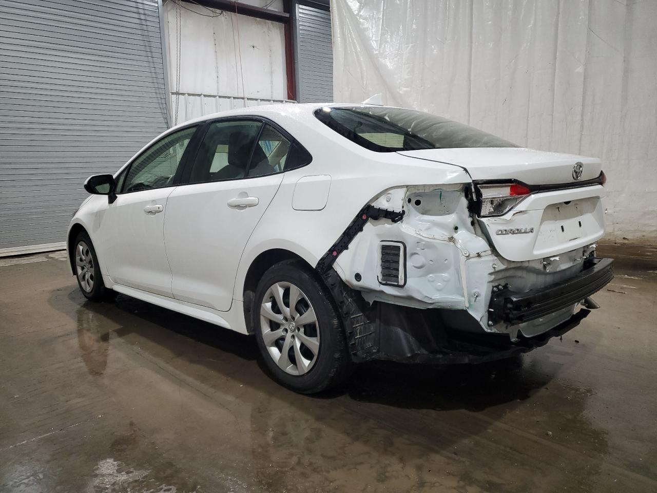 Image 2 of 2021 TOYOTA COROLLA LE 2021 with VIN JTDEPMAEXMJ181949