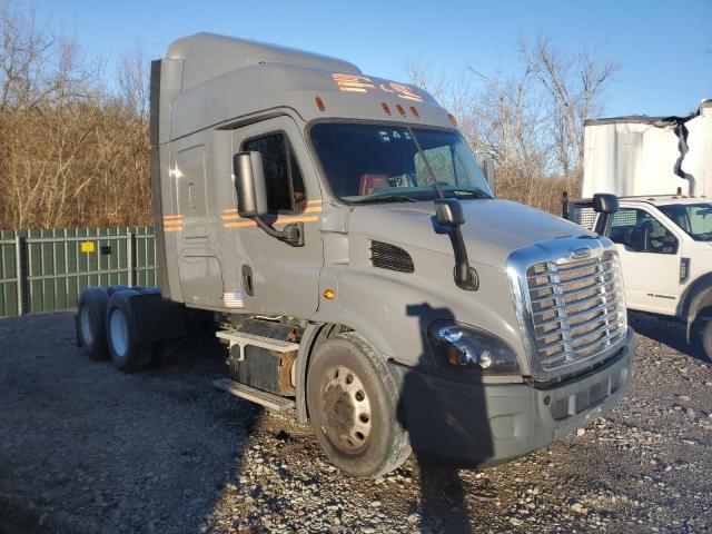 2018 FREIGHTLINER CASCADIA 113  2018 image
