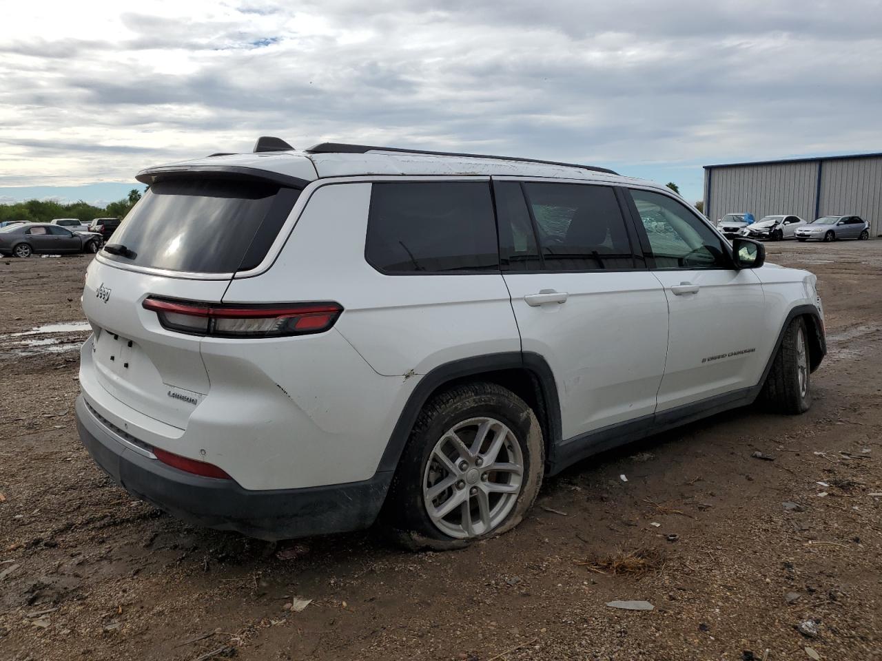 Obraz 3 z 2021 JEEP GRAND CHEROKEE L LAREDO 2021 z VIN 1C4RJKAG6M8182998