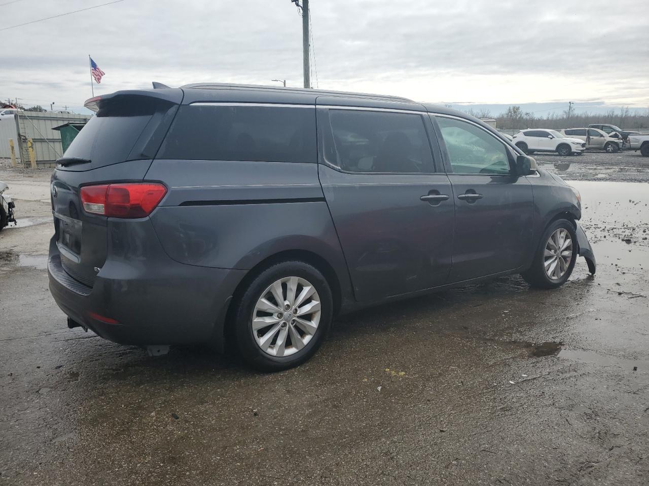 Image 3 of 2016 KIA SEDONA EX 2016 with VIN KNDMC5C10G6116512