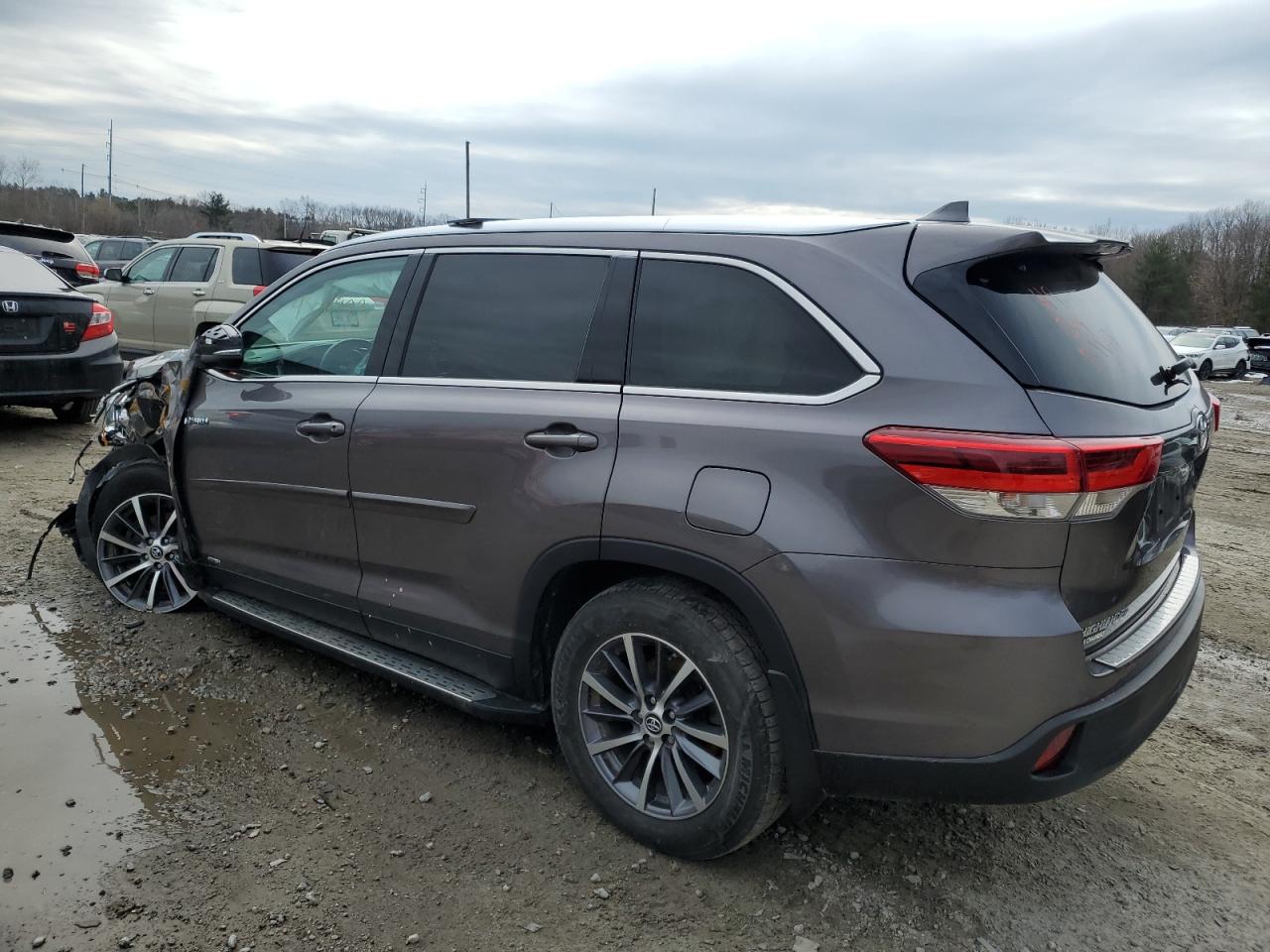 Image 2 of 2019 TOYOTA HIGHLANDER HYBRID 2019 with VIN 5TDJGRFH5KS061233