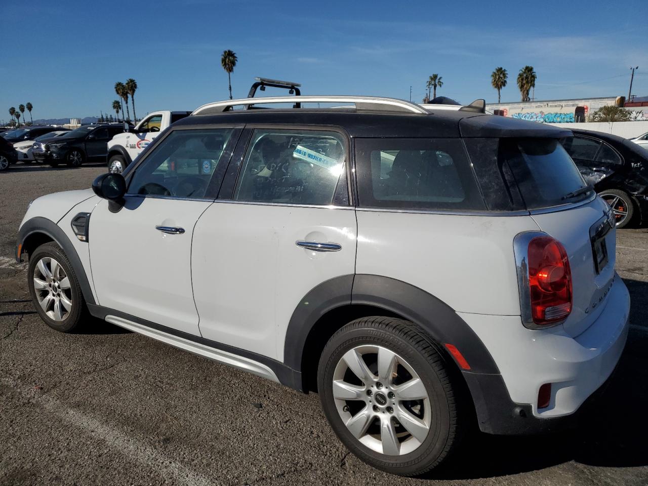 Obraz 2 z 2018 MINI COOPER COUNTRYMAN 2018 z VIN WMZYS7C30J3E09100