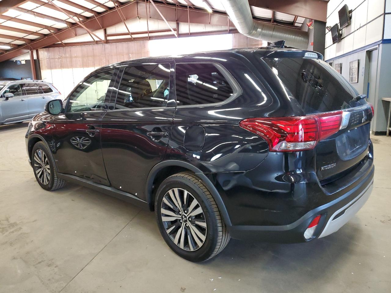 Изображение 2 2019 MITSUBISHI OUTLANDER SE 2019 с VIN JA4AD3A38KZ044968