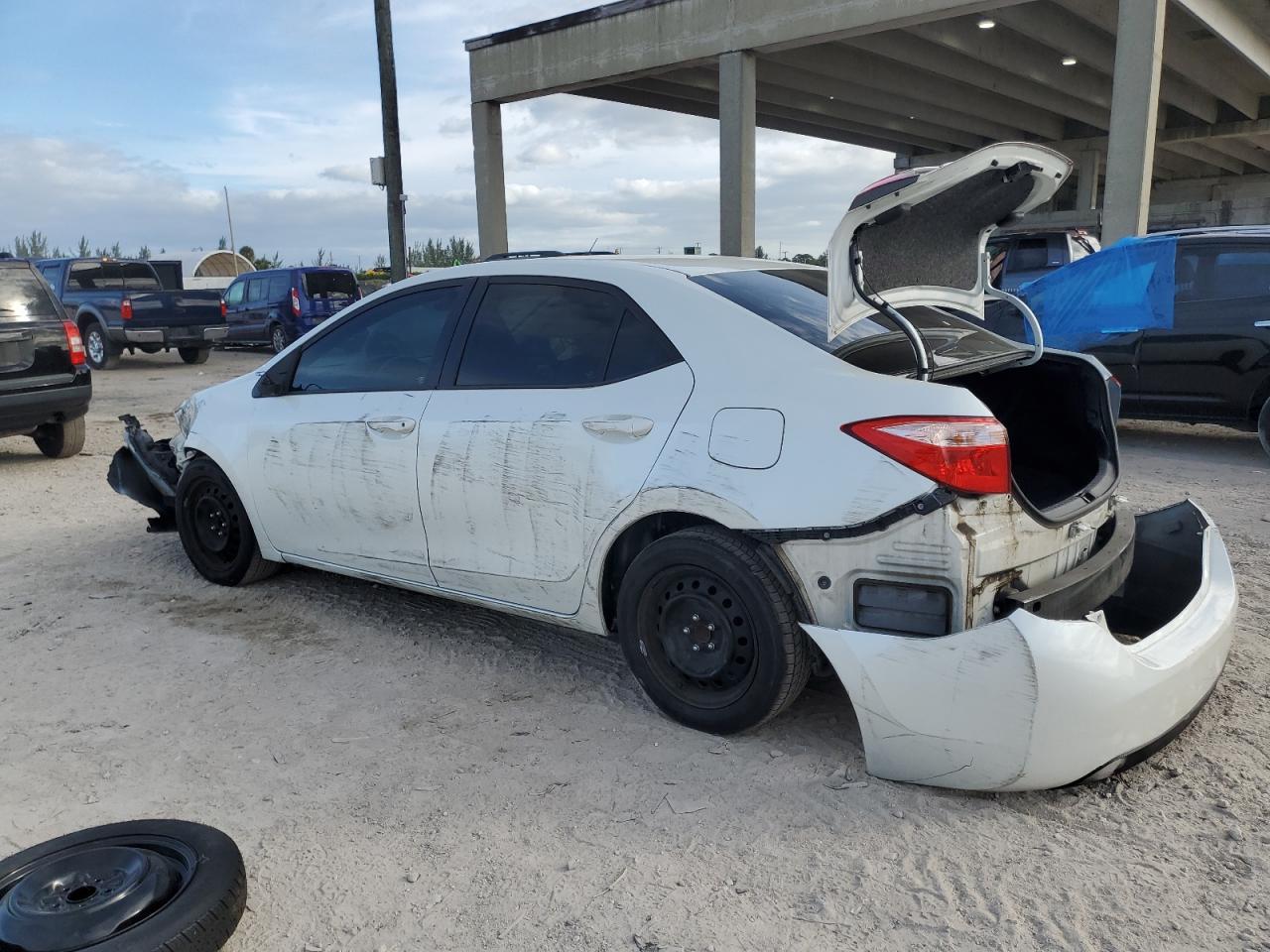 Изображение 2 2017 TOYOTA COROLLA L 2017 с VIN 5YFBURHE2HP631481