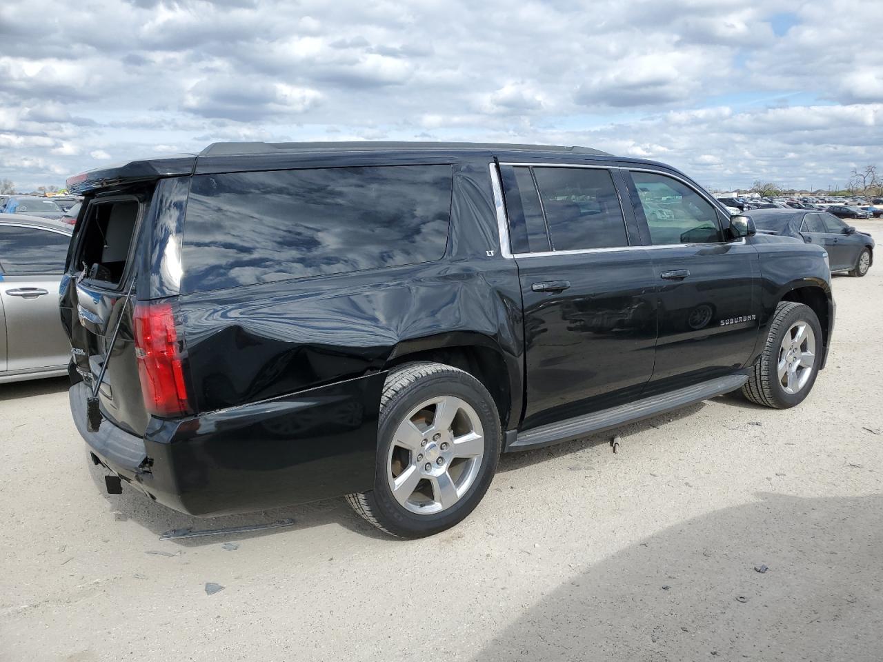Obraz 3 z 2018 CHEVROLET SUBURBAN C1500 LT 2018 z VIN 1GNSCHKC8JR306549