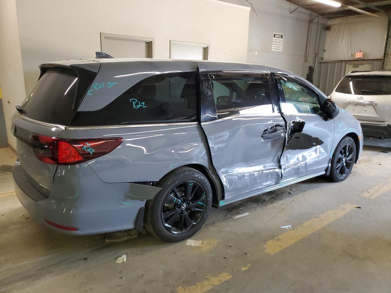 Obraz 3 z 2023 HONDA ODYSSEY SPORT-L 2023 z VIN 5FNRL6H73PB011332